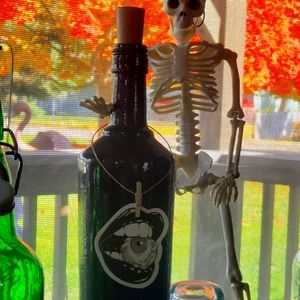 Textured Black Bottle, Red Bottle Lights, Hanging spooky sticker ~ Halloween 🖤